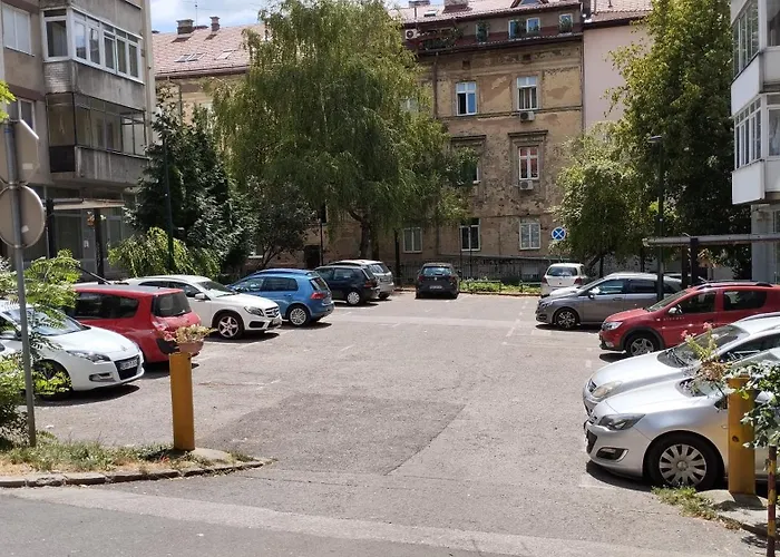 Quiet Apartment In City Center, Free Private Parking