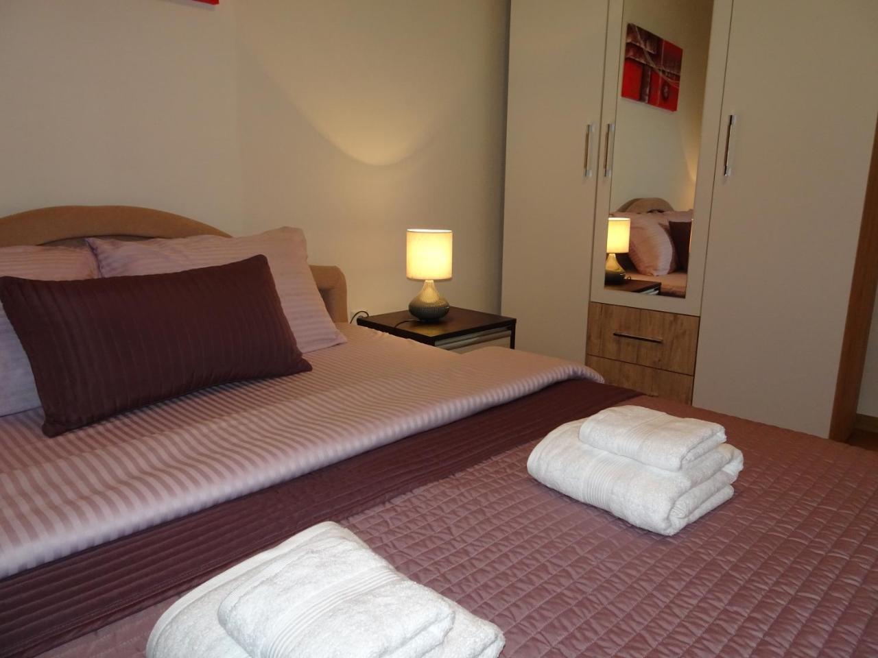 Apartamento Quiet In Center, Free Private Parking